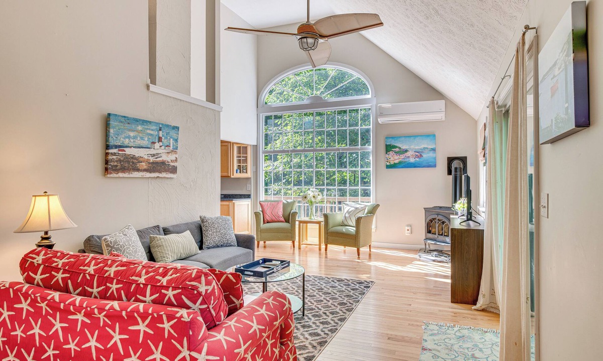 Ogunquit House | 1/2 Mi to Ogunquit Beach: Maine Home w/Deck!