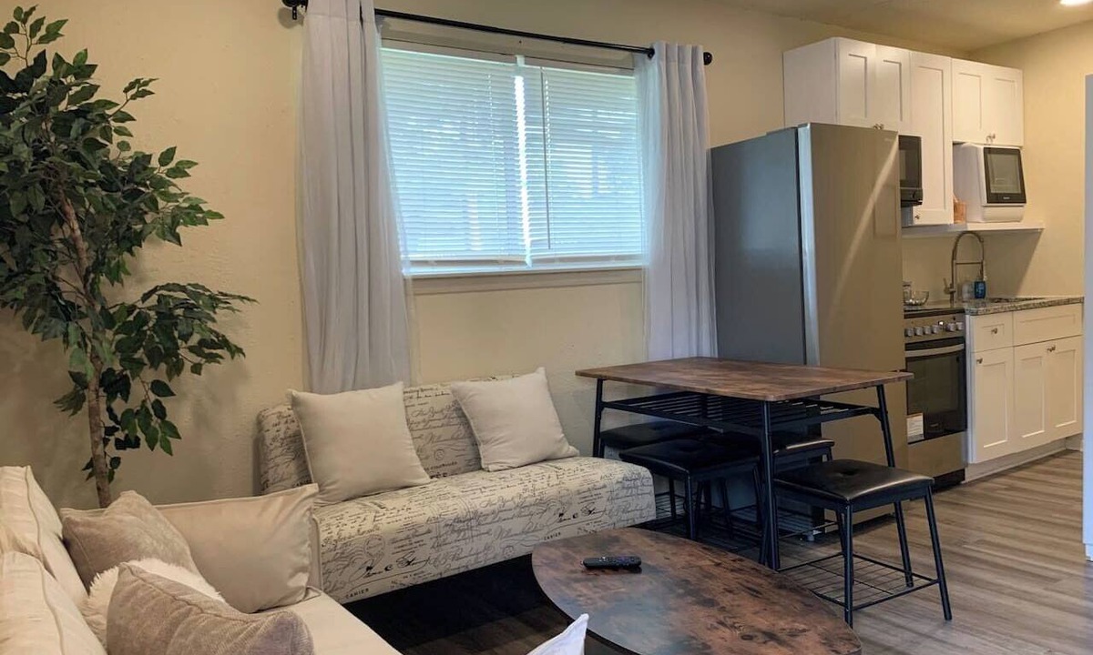 Louetta Condo | 2 Bed Hideaway | Private Entry Garage Yard