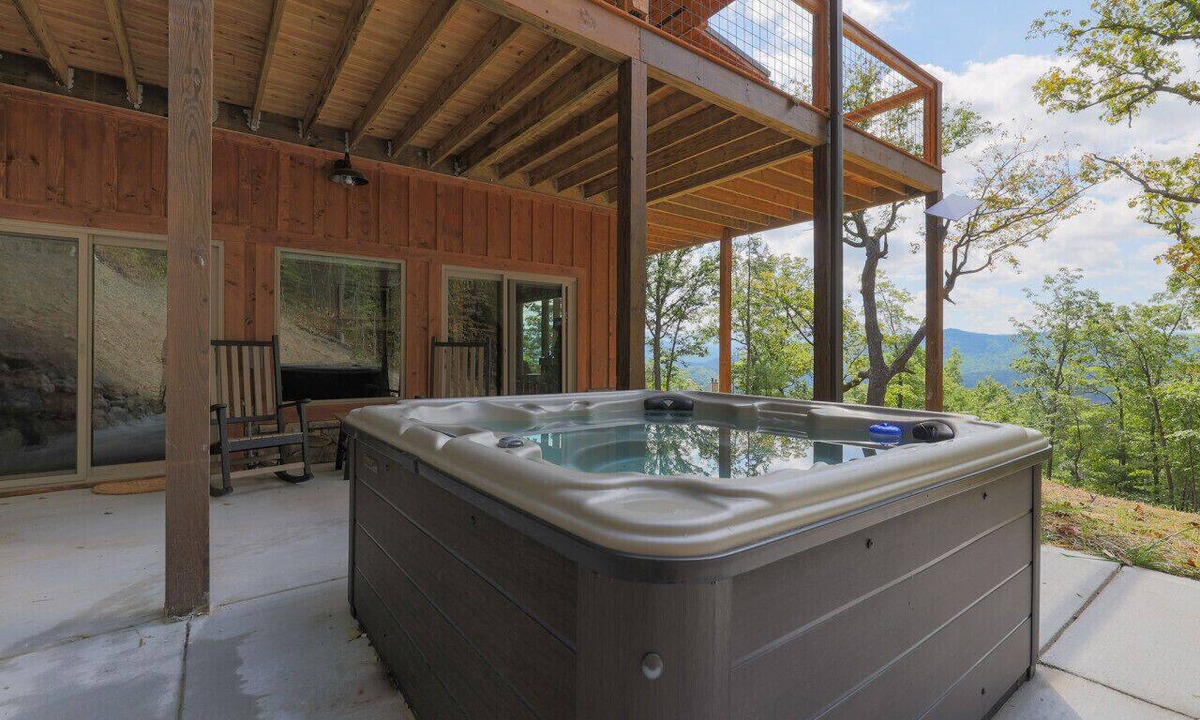 Sevierville House | 3 Bed | 4 Bath Mountain Escape in Wears Valley