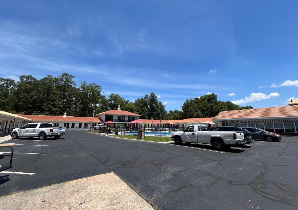 Burnside Hotel | 7 Gables Motel Burnside Near Somerset US 27