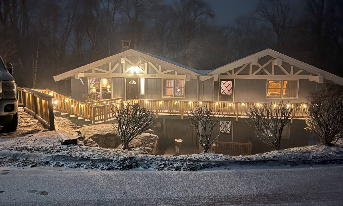 Beech Mountain House | Beech Mountain Hideaway w/large backyard - 2 min from slopes