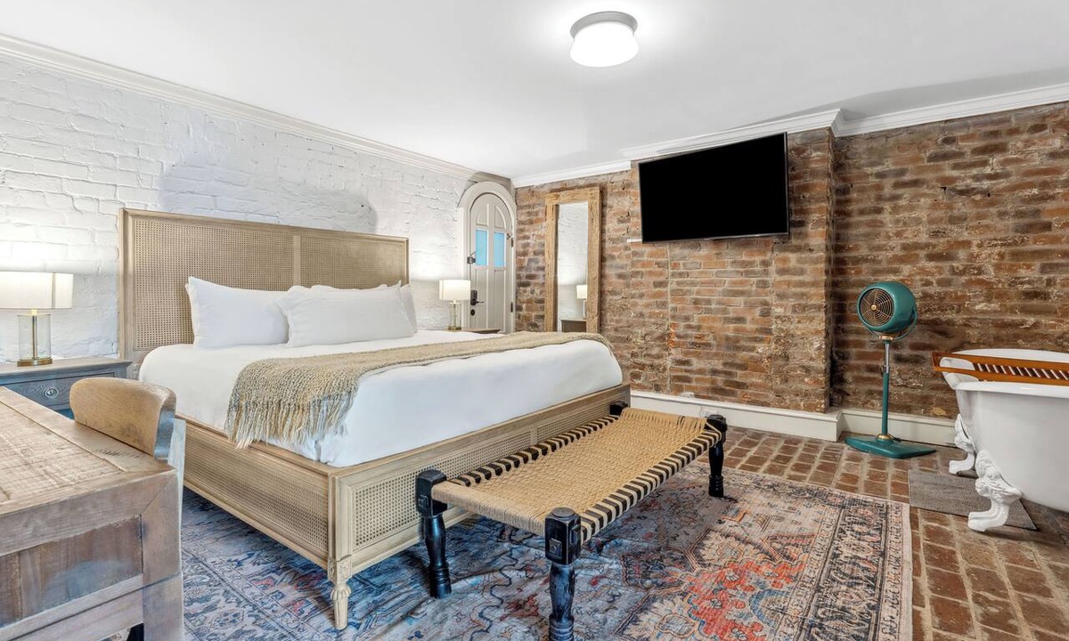 Historic Downtown Savannah Bed & Breakfast | Bellwether House
