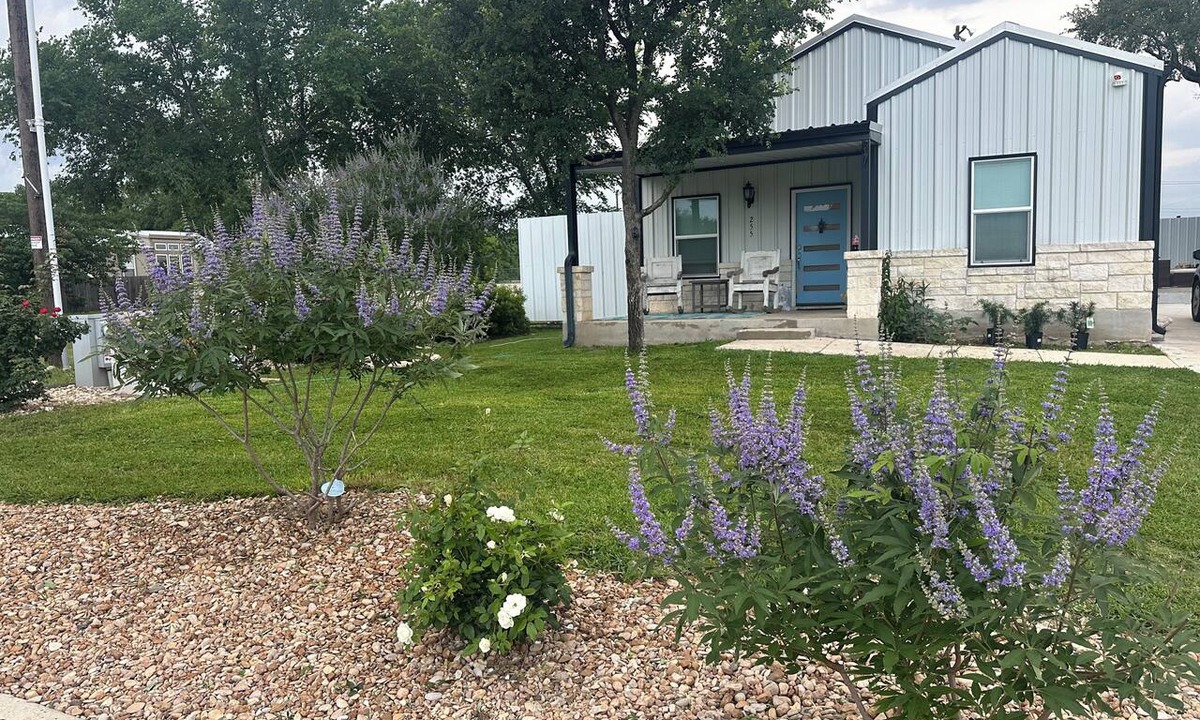 Bertram House | Bertram Tranquility- 3 Bedroom 2 Bath Hideaway