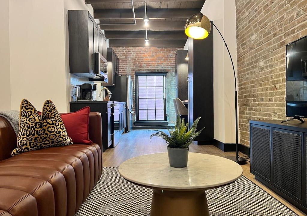 Downtown St. Louis Apartment | Brick & Bed Riverfront Lofts, T 410
