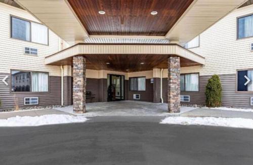 Ithaca Hotel | Budget Inn