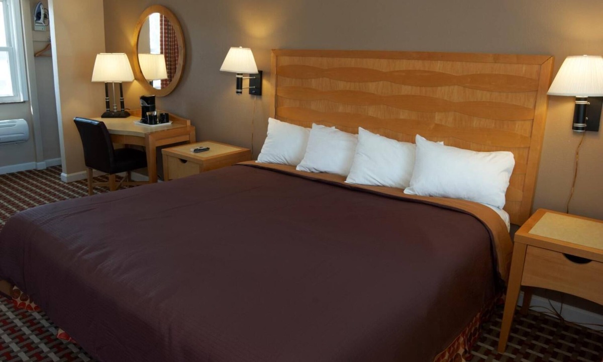 Main Street Hyannis Hotel | Cape Cod Inn