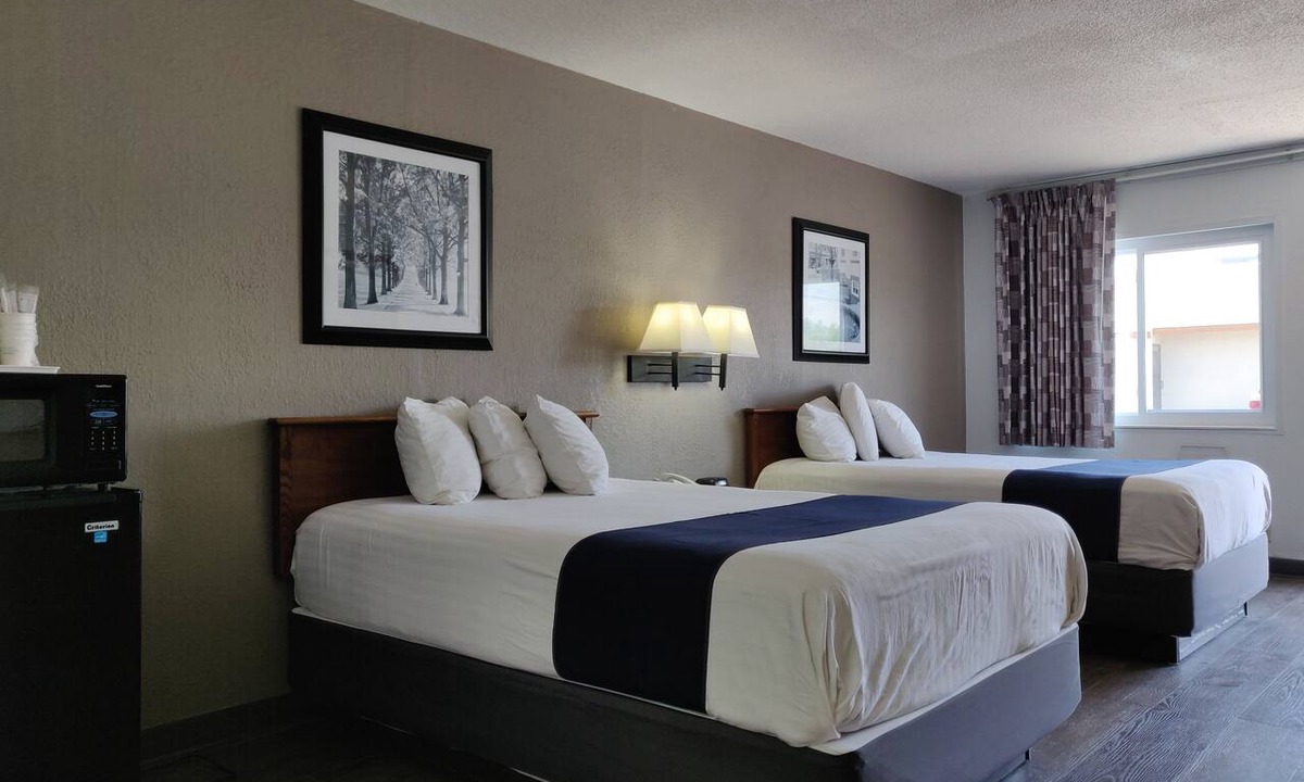 Sandusky Hotel | Cedar Cove
