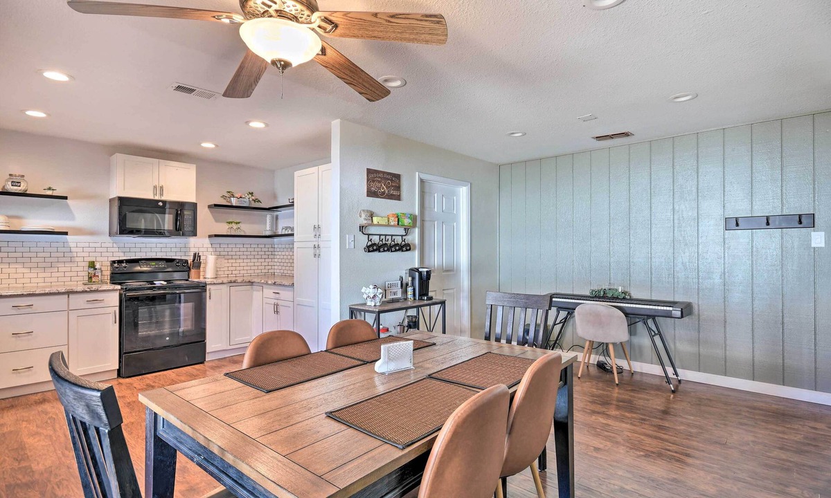 Clovis House | Charming Clovis Home w/Covered Patio!