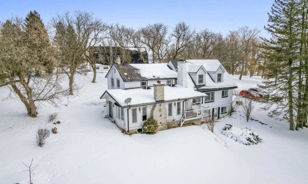 Caledon House | Charming Farmhouse With Open Space