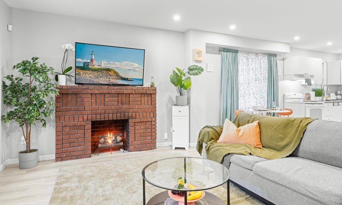 Newtonbrook House | Clean &Comfortable close to mall