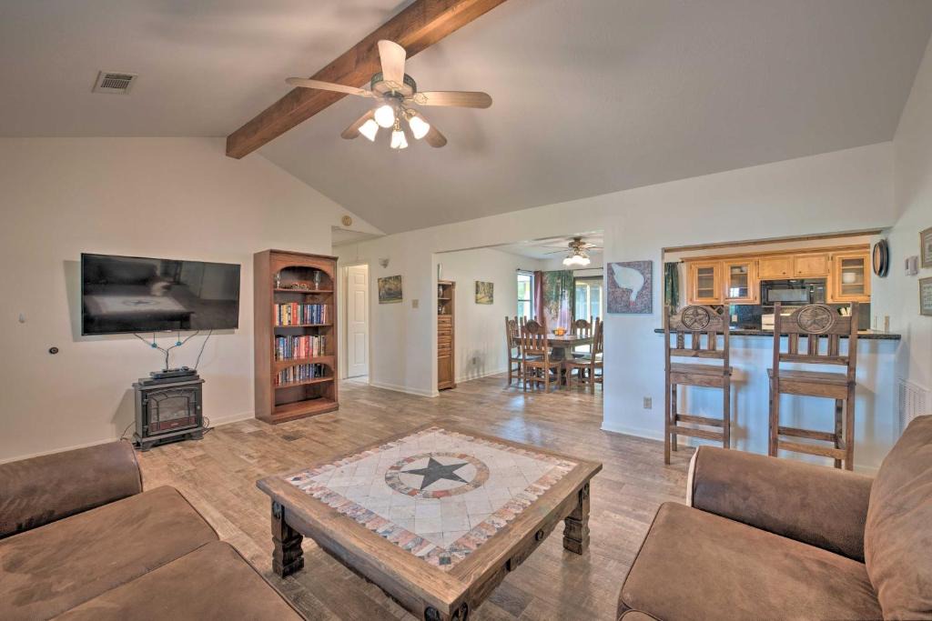 Waller House | Evolve Hempstead Cottage Covered Porch and Views!