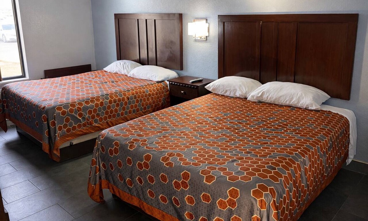 Pine Bluff Hotel | Executive Inn Pine Bluff