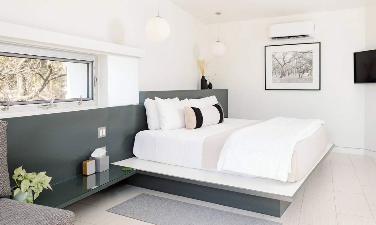 Travis Heights Hotel | Frame Hotel - Treehouse