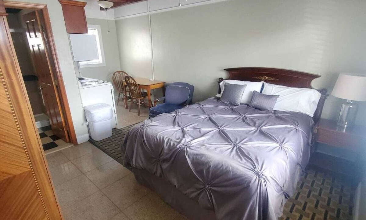 Plattsburgh Hotel | Golden Gate Lodging