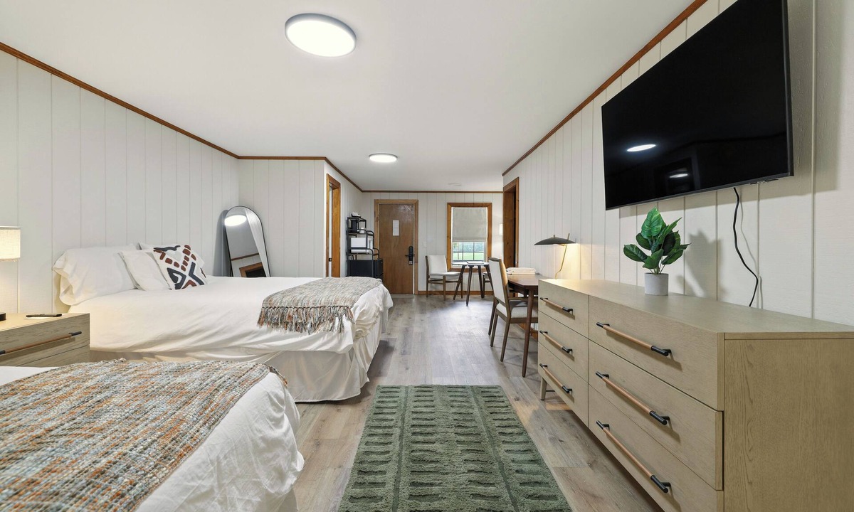 Luray Hotel | Hillside