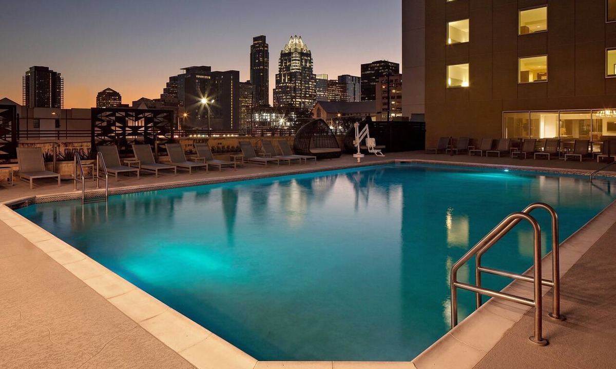 Red River Cultural District Hotel | Holiday Inn Express & Suites Austin Downtown - University by IHG