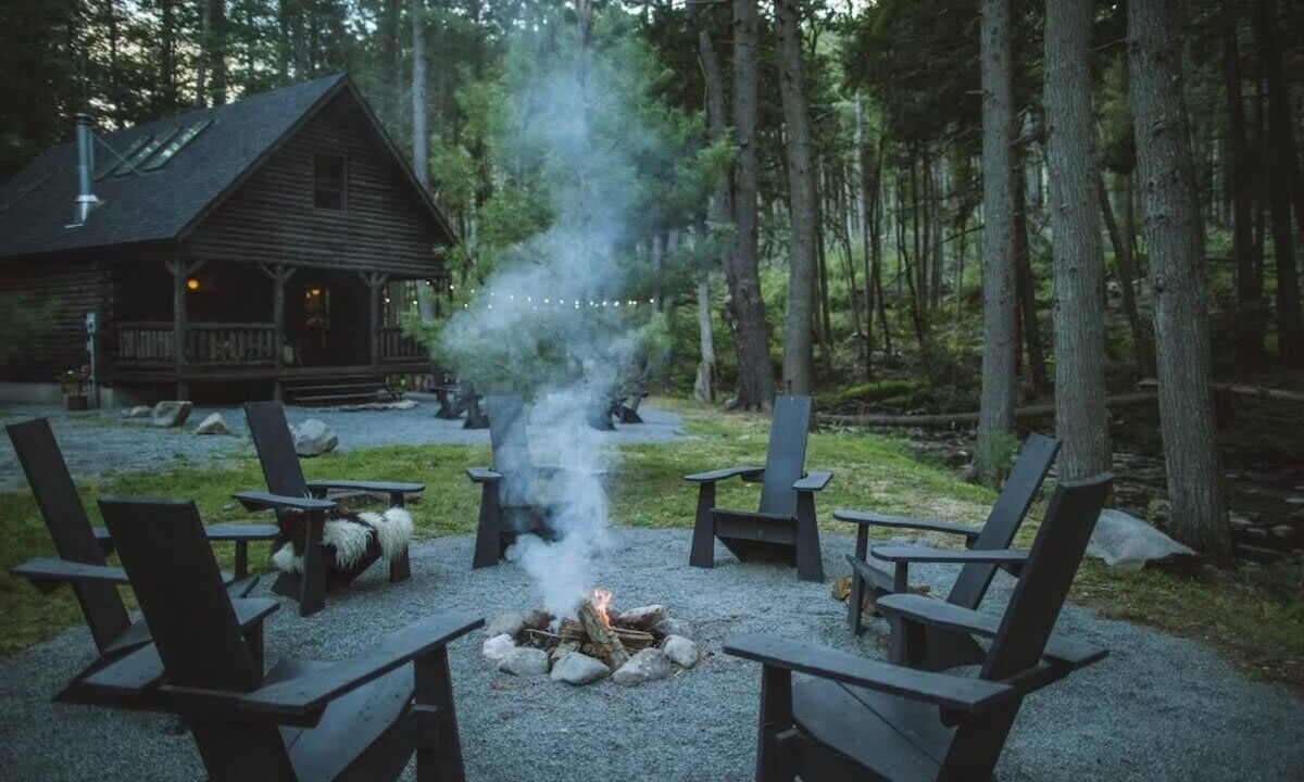 Barryville Cabin | Little River: Waterfront Sauna & Chic Log Cabin
