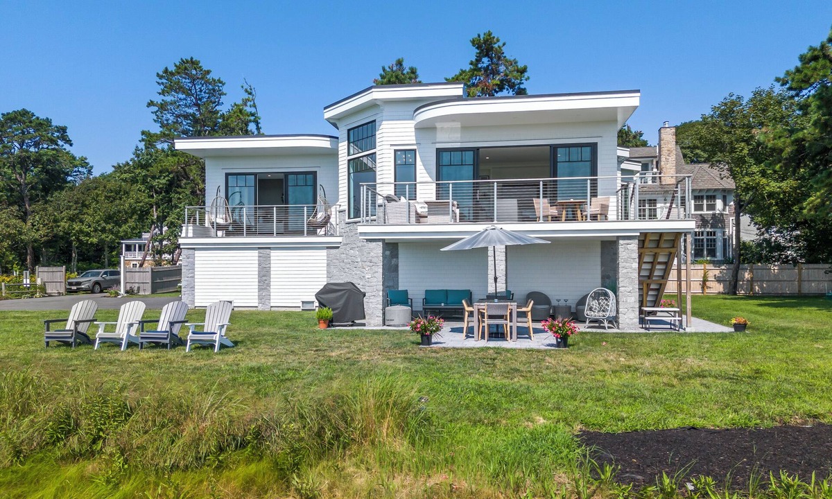 Ogunquit House | Luxurious Waterfront Retreat in Ogunquit, Maine