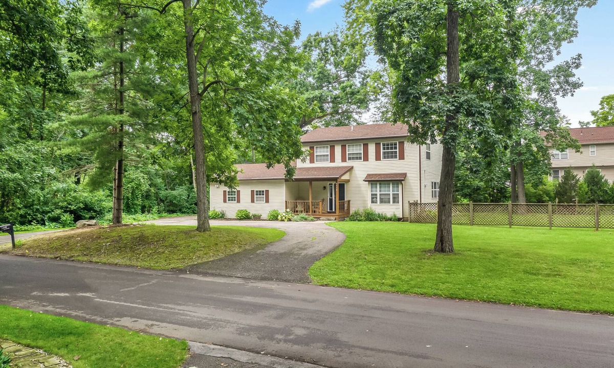 Commerce Township House | Modern [3BR/2BA] Family Home in Commerce Township