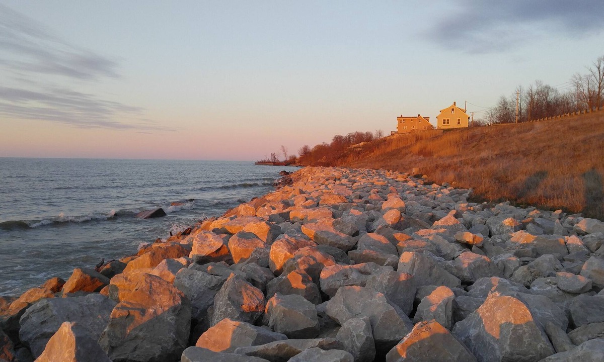 Ashtabula House | NEWPH'S LANDING Serving Geneva on the Lake "Strip" and Ashtabula Harbor