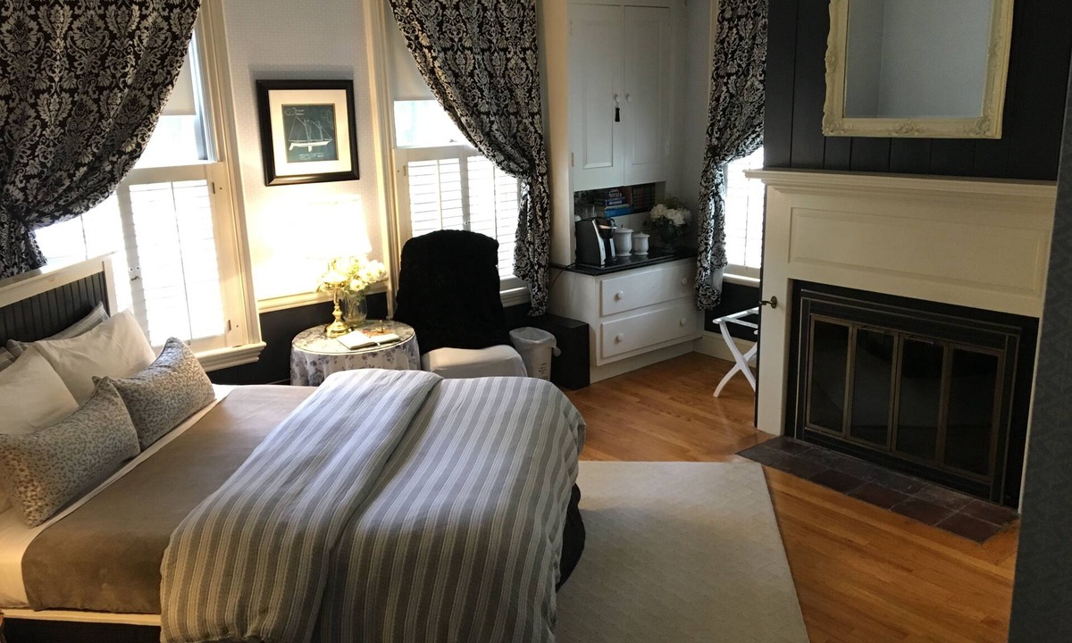 Gorham Bed & Breakfast | PineCrest Inn