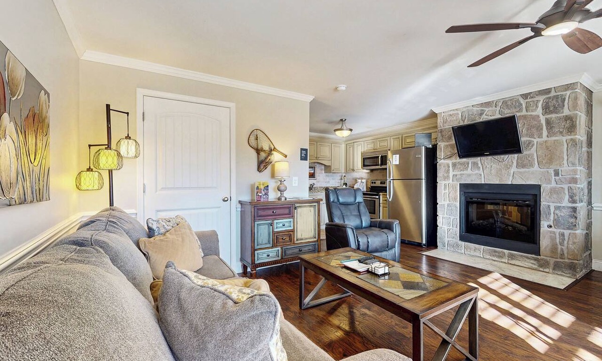 Townsend Apartment | Pool + Riverfront! Couples Retreat in Smoky Mtns