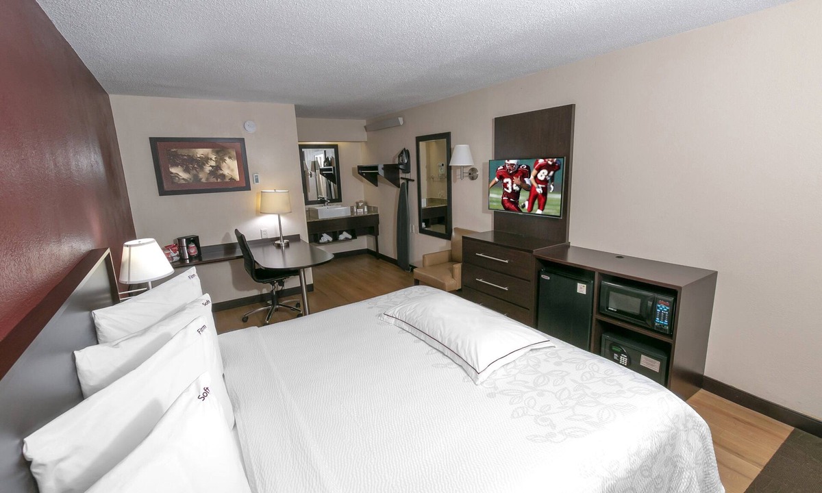 Thurston Hotel | Red Roof Inn PLUS+ Ann Arbor - U of Michigan North