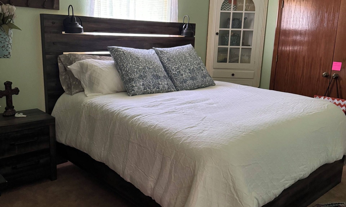 Stillwater House | Relaxing rustic charm in Stillwater, OK - open floor plan & nice patio!