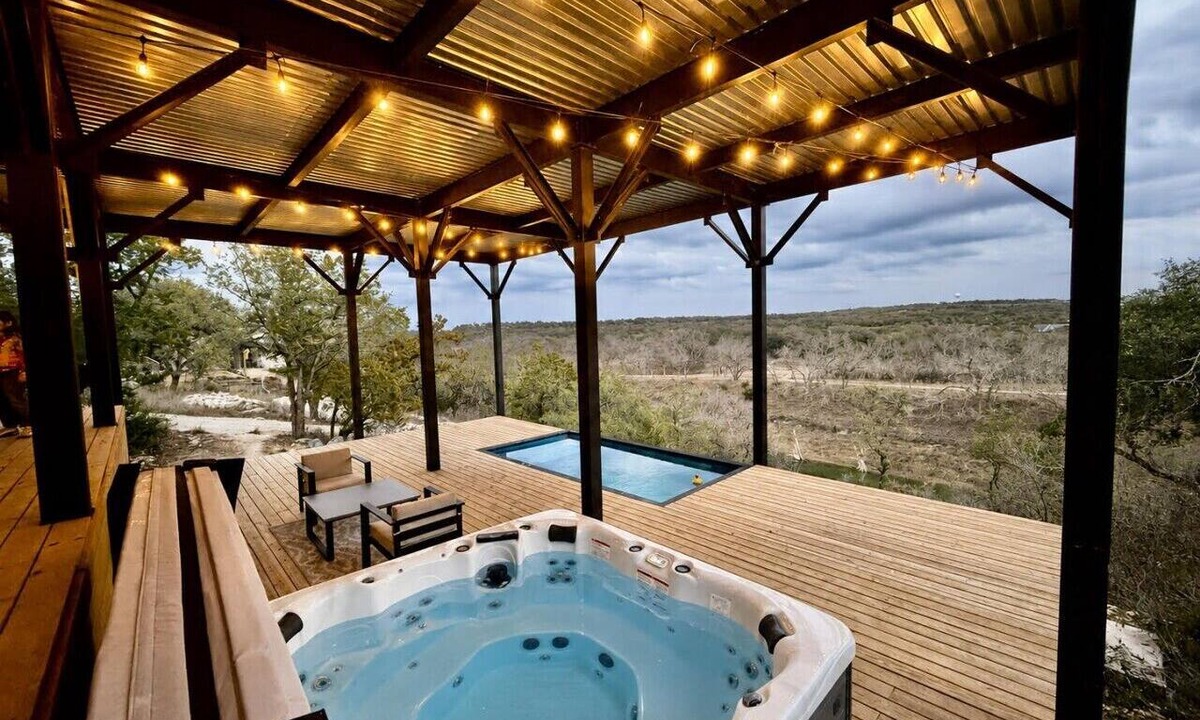 Canyon Lake House | Riverfront, Views, Hot Tub, Sleeps 8, 3 King Beds