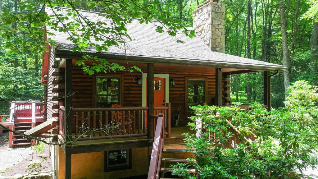 Oakland House | Rustic 2BR Cabin - HOT TUB & Fireplace - Oakland