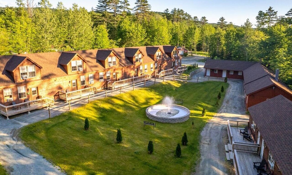 Bethlehem Ski Chalet | Rustic Cedar Suite White Mountains Retreat