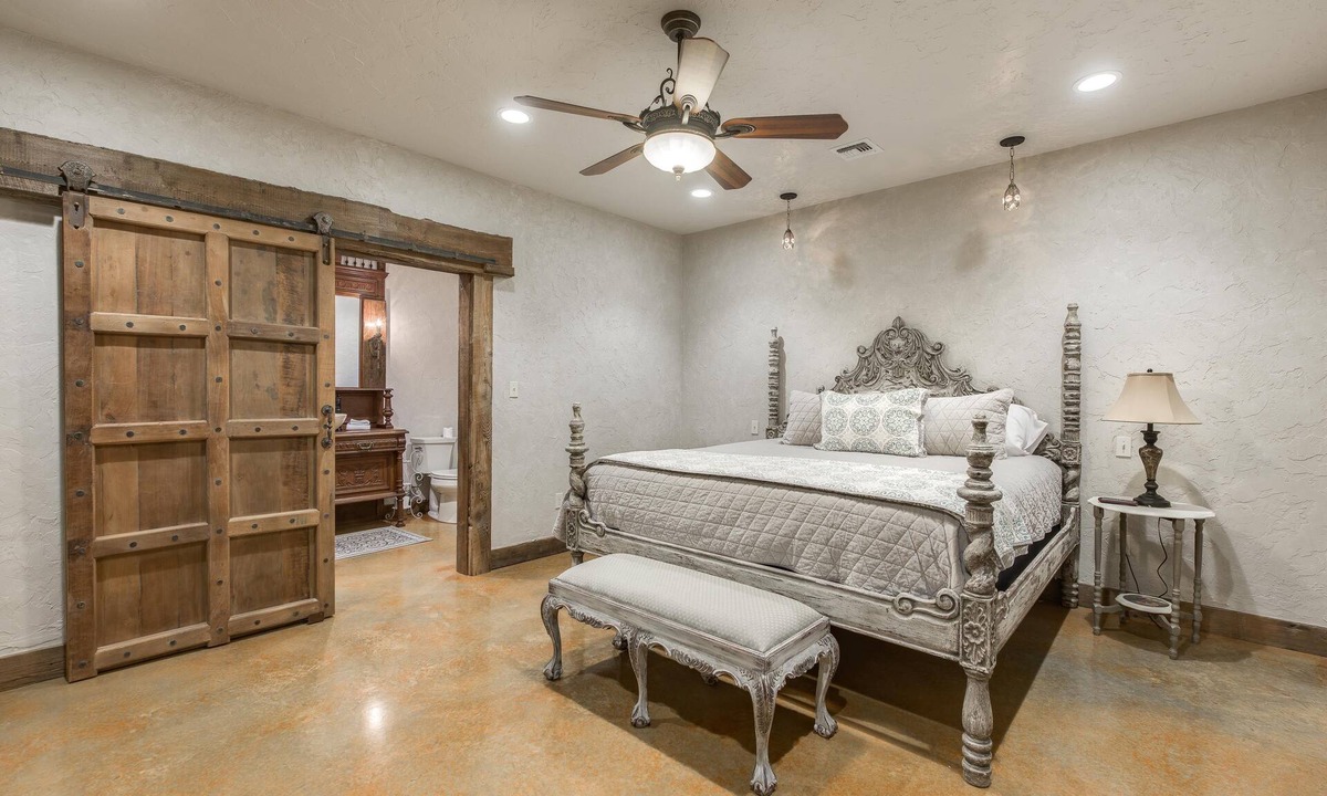 Doss Cabin | Rustic Elegance