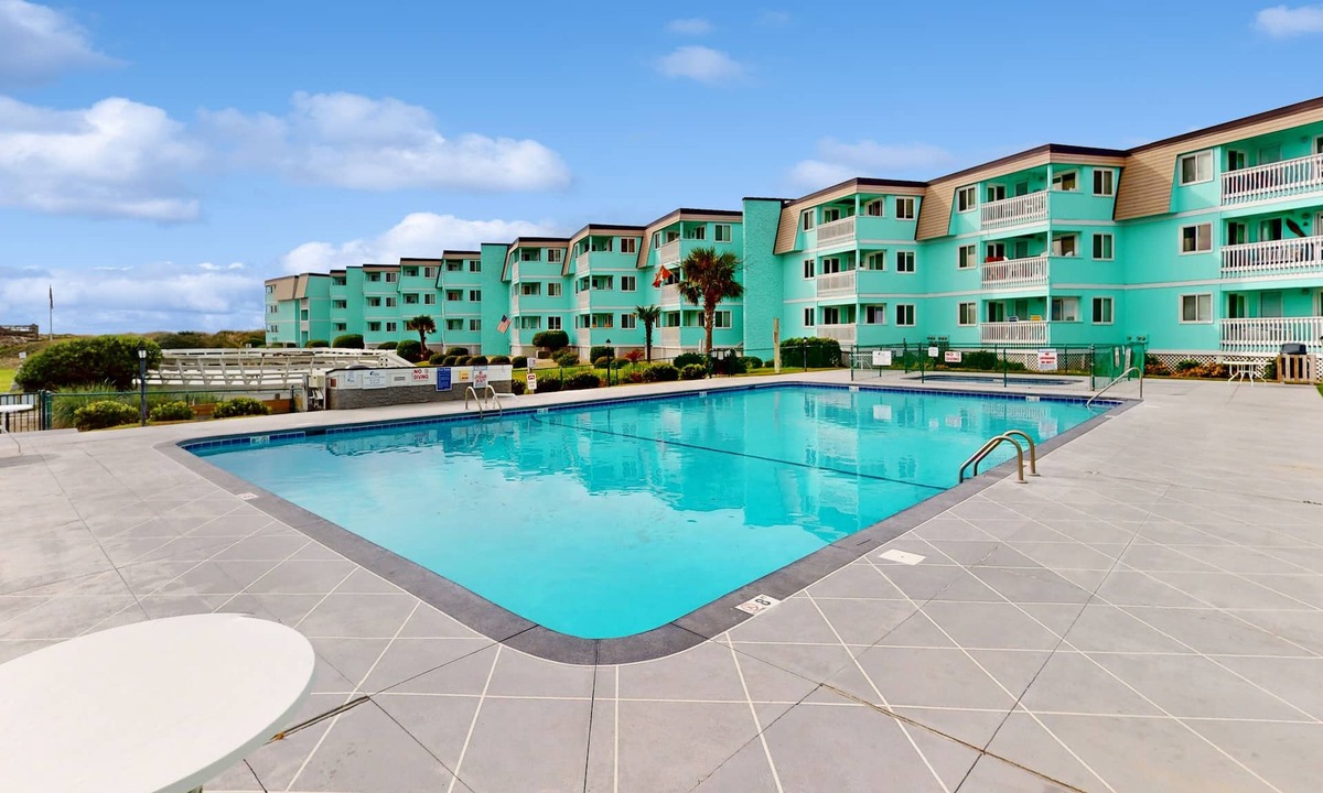 Morehead City Condo | Second-Floor, Ocean View Condo with Balcony, WiFi, Washer/Dryer & Shared Pool