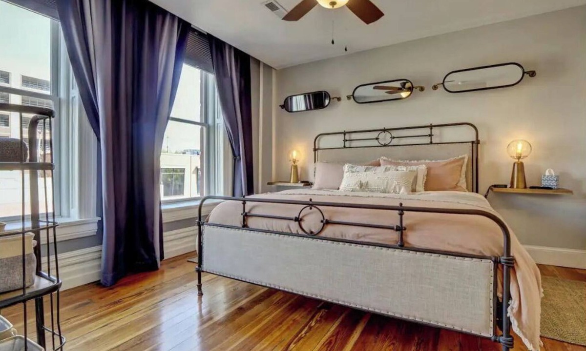 Wilmington Historic District Apartment | The Aether - Luxe King -1 BLK 2 RVR- Free PKG