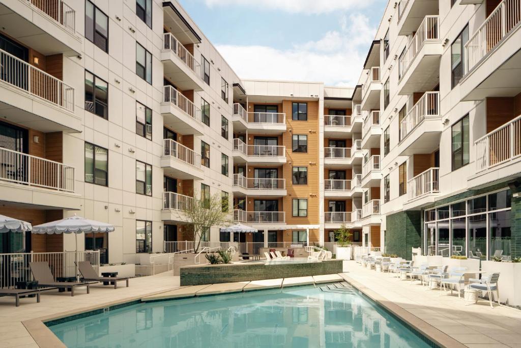 South Lamar Hotel | The Code Hotel