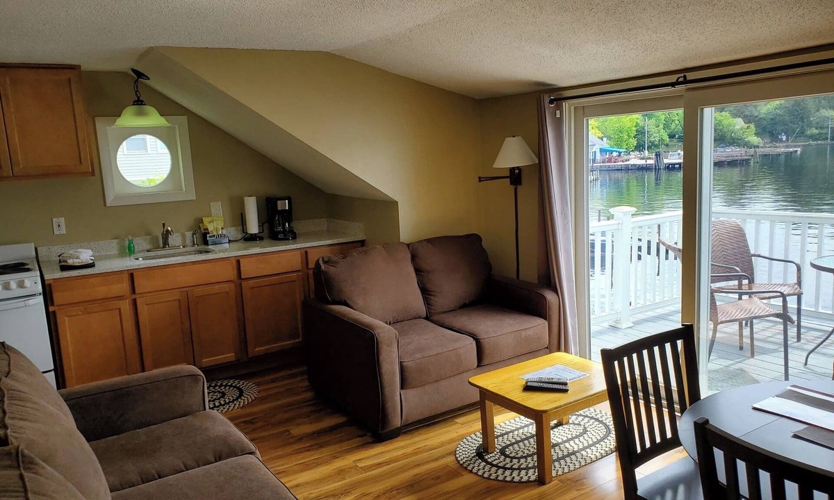 Wolfeboro Hotel | The Windrifter Resort
