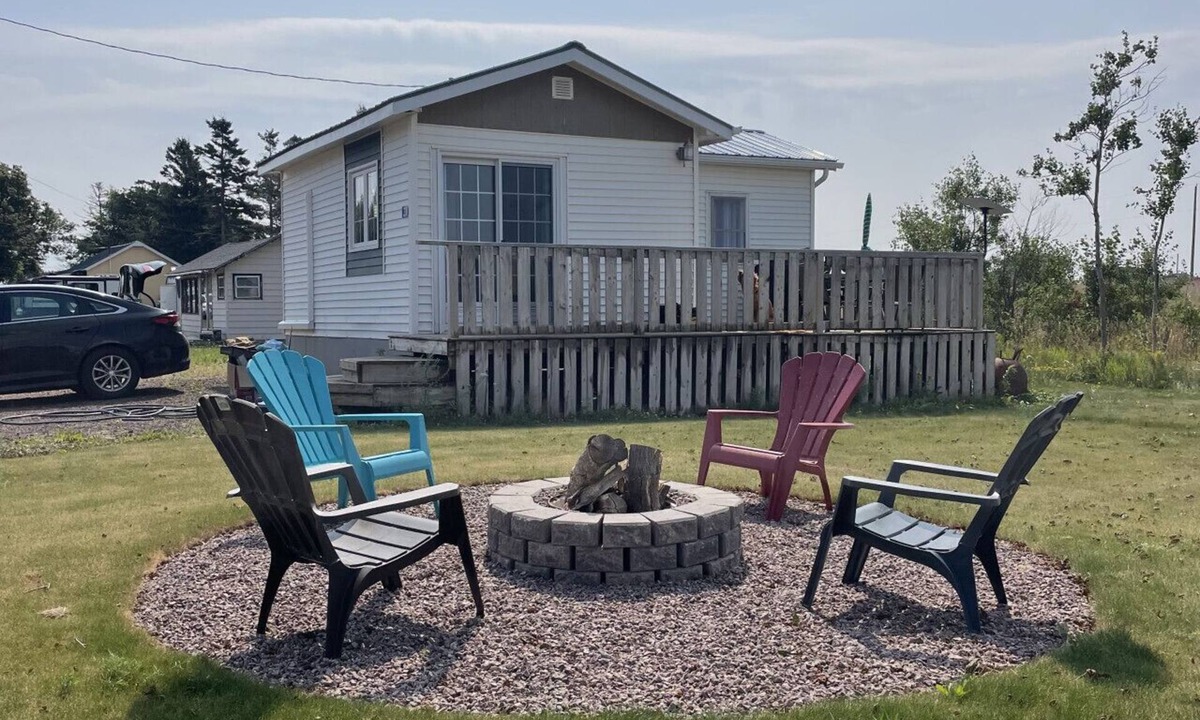Summerside Cottage | Water View Tiny Cottage with Private Fire Pit & Beach Access