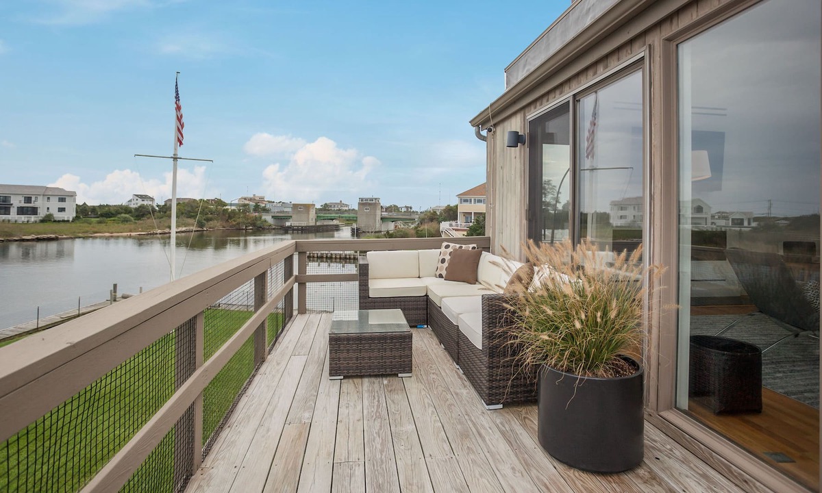 Westhampton Beach House | Waterfront Modern 3 Story Compound - Surrounded by water