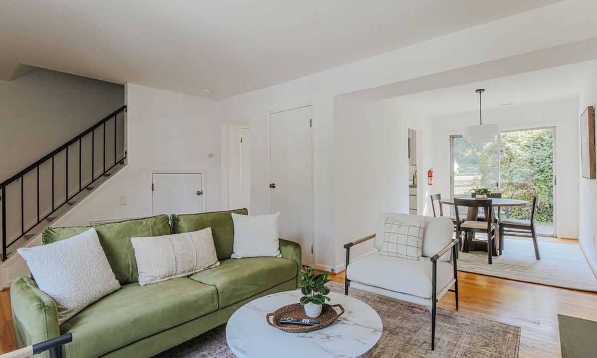 Jefferson Park Avenue Apartment | Westerly Haven B