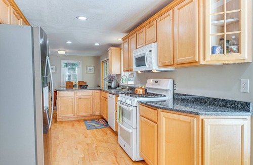 Ogunquit House | 1/2 Mi to Ogunquit Beach: Maine Home w/Deck!