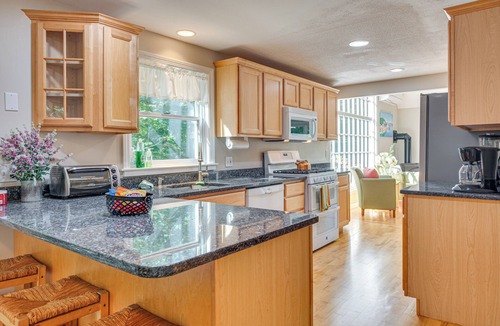 Ogunquit House | 1/2 Mi to Ogunquit Beach: Maine Home w/Deck!