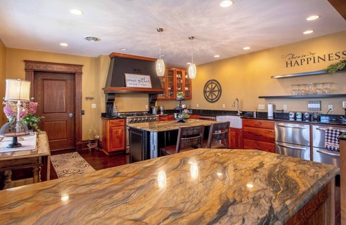 Clarion House | 15% off Spring Special | Mansion | Pet-Friendly | Downtown