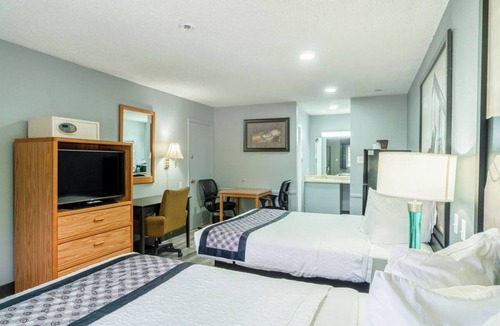 Ira Hotel | 2 Accommodations | Great Value Stay in Snyder, TX | 2 Queen Beds w/Kitchenette