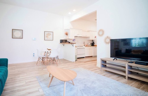 Thunderbolt Apartment | 2BR Boho Chic Duplex・Near Tybee Island ・Savannah