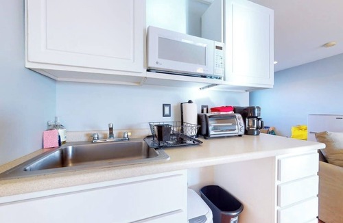 Hampton Apartment | 2nd-floor studio 1 block from the beach with pool, beach access, grills, & W/D