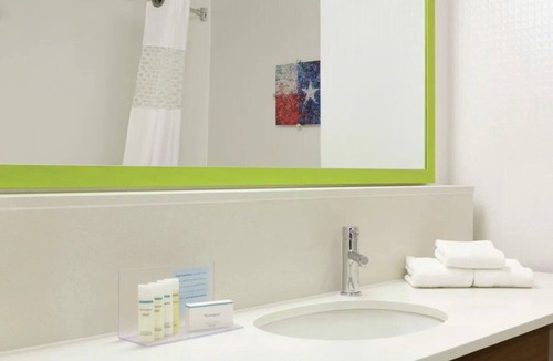 US 290 Hotel | 3 Accommodations | Relax & Sleep Wonderfully in Pet-Friendly Rooms