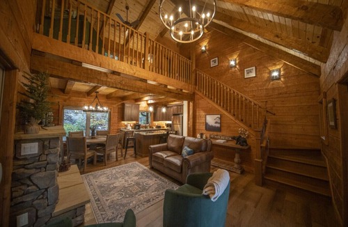 Sevierville House | 3 Bed | 4 Bath Mountain Escape in Wears Valley