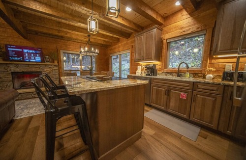 Sevierville House | 3 Bed | 4 Bath Mountain Escape in Wears Valley