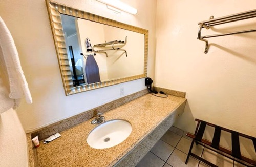 West San Antonio Hotel | 3 Comfortable Rooms Conveniently Located in San Antonio w/Pool & Free Parking