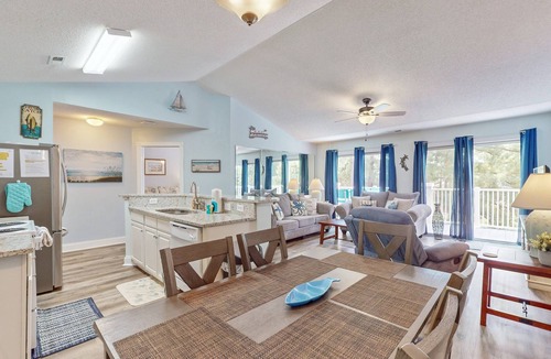 Calabash Condo | 3rd-floor golf course-front condo with inviting deck, beaches & golf nearby
